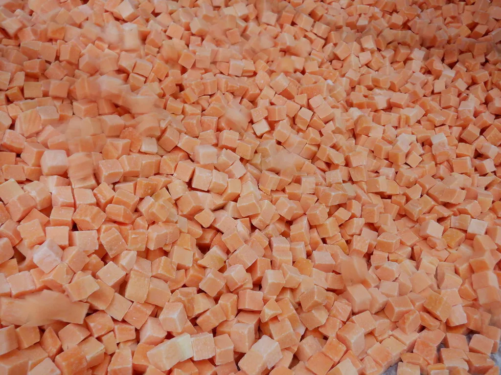 фотография продукта Морковь быстрозамороженная кубик