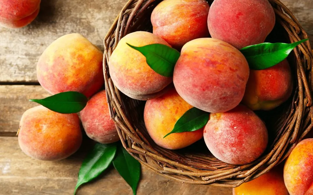 фотография продукта Персики, яблоки в сезонный период