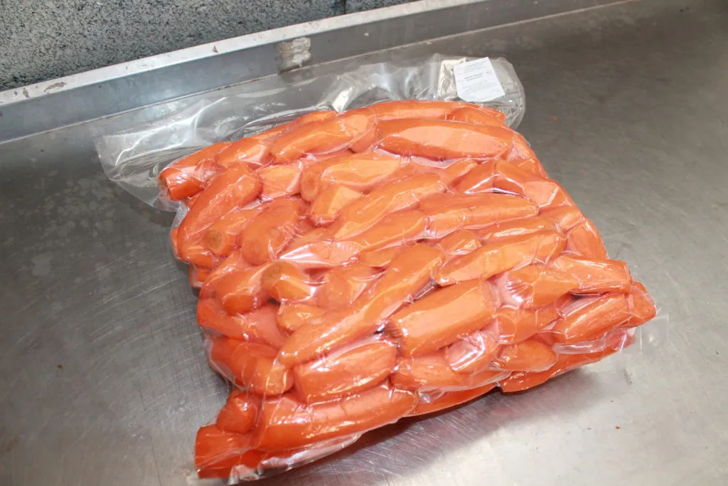 фотография продукта Морковь свежая очищенная в в/у